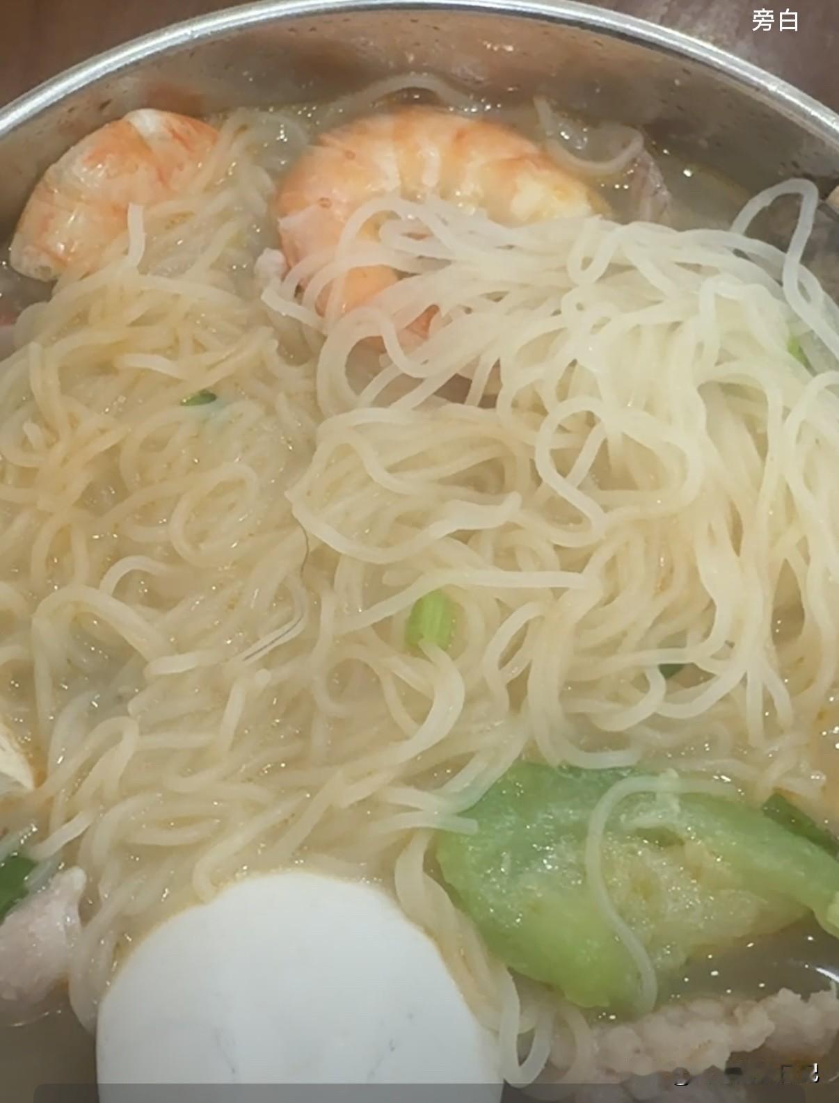今天的运气真的绝了……早早去吃早餐🥣服务员叫扫码点餐，然后就扫码点餐，结果他的