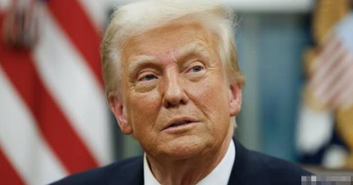 美国急了，喊话中国当地时间1月4日，特朗普在空军一号上表示：和中国的关系非常好