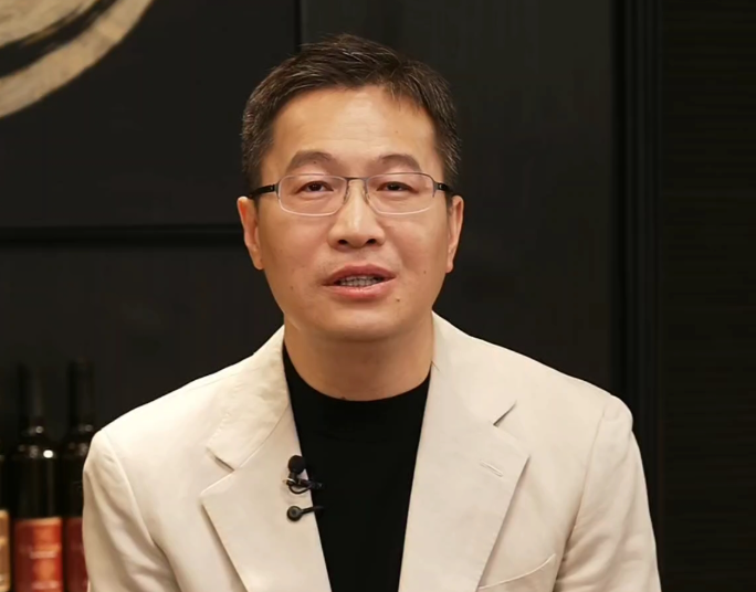 卢伟冰保持清醒的头脑：我们离苹果和三星还是有较大差距，继续努力！虽然说，他们