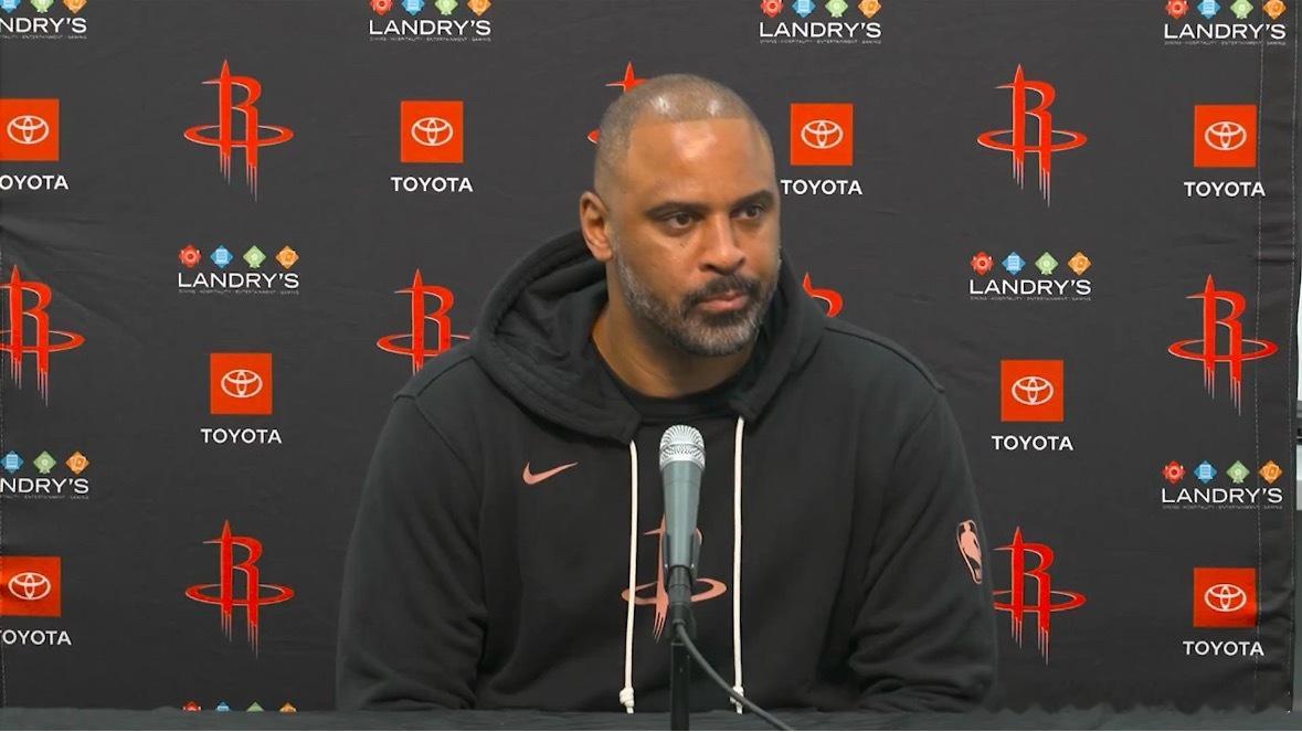 乌度卡表示今天首发变阵：阿门·汤普森、里德·谢泼德、约什·奥科吉、小贾巴里·史密