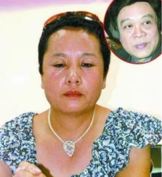 ☁2004年，“赵忠祥数几年时间里一直和我保持着不正当关系，并且把我折磨的