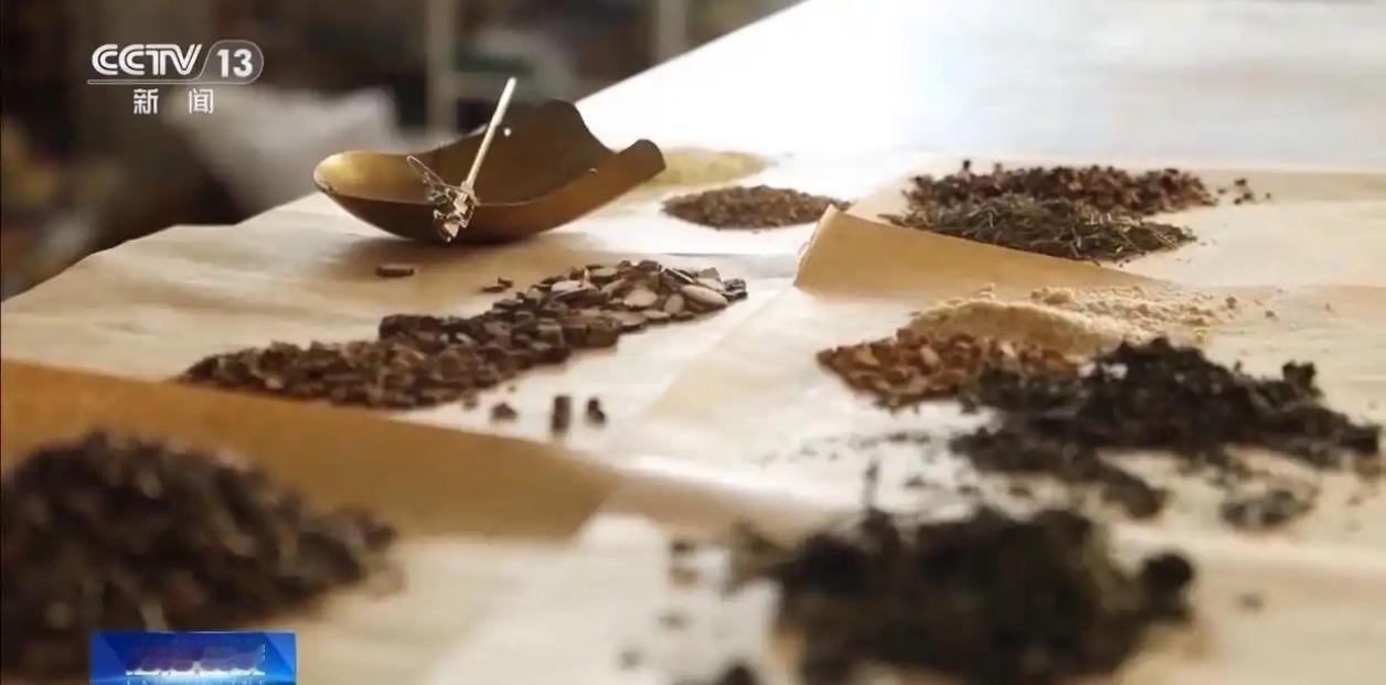 揭秘上海“橘杏中医馆”骗局：从“病友”到“名医”，全是演的近日，央视起底了隐