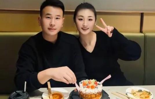 陈亚男男友开通账号，合体过生日很甜蜜，与亚男对视眼神有爱。 就是愿意高调，找