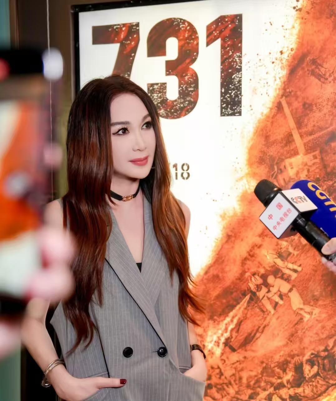 看完《731》我都没发现里面有温碧霞如果不是温碧霞在香港宣传我都没发现那个让