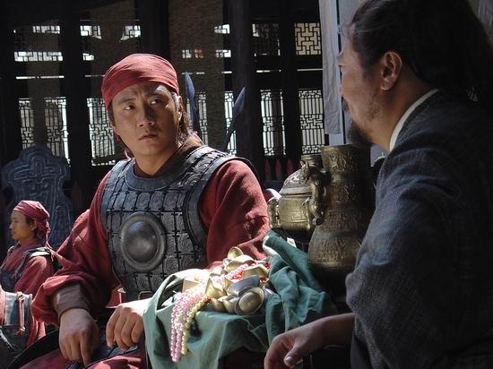 万历十五年，海瑞死在南京都察院右都御史任上。 同僚去整理遗物，据史料记载，箱