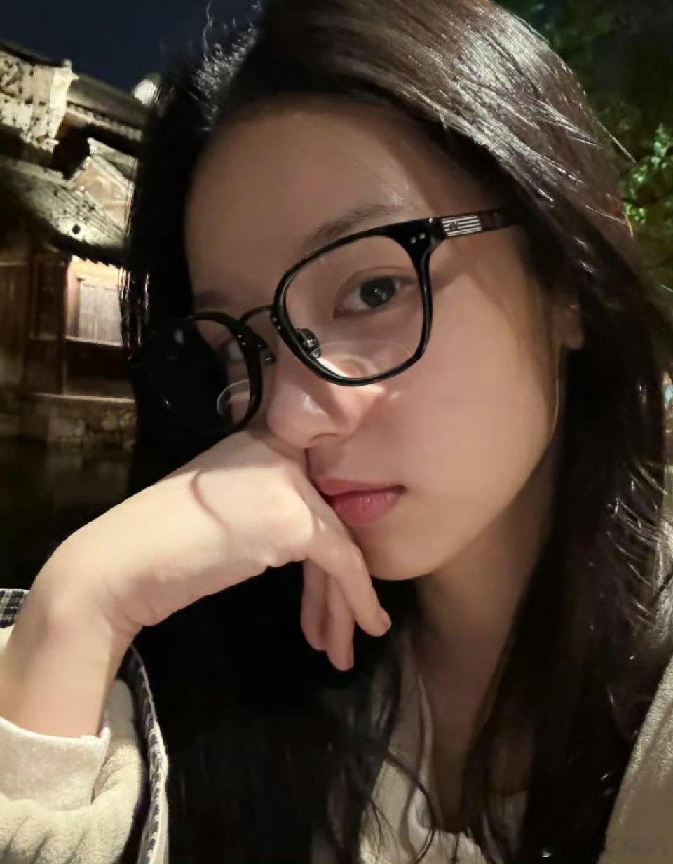 天塌了有周也的脸顶着我想象中自己素颜的样子belike​​​​