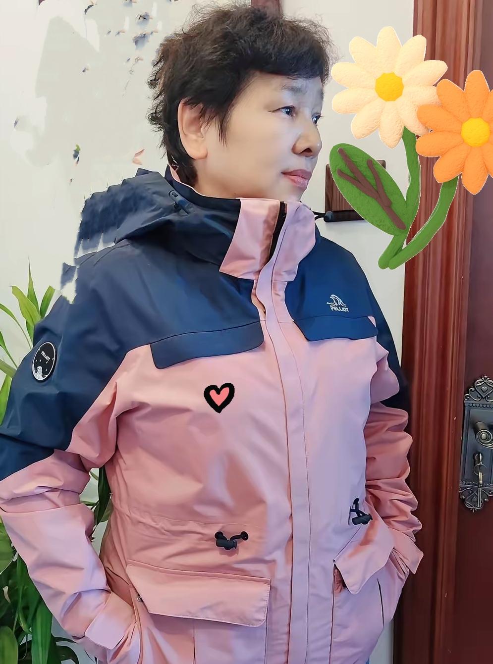 天气渐冷,我给婆婆买了件三合一冲锋衣,花了一千多。试穿的时候特别喜欢,可谁知第二