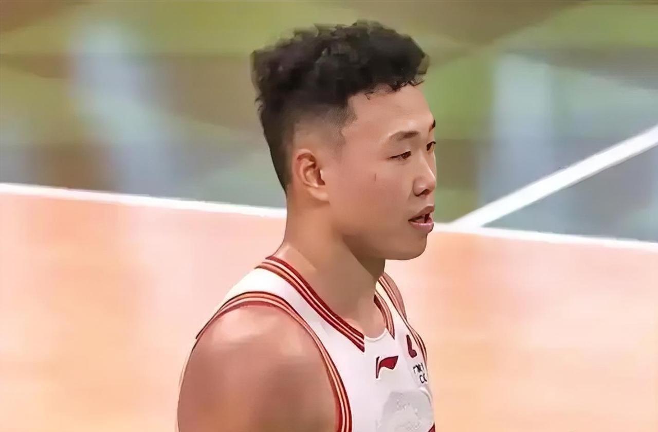 太可惜！深圳102-111不敌广厦，这两人要把锅背好！1. 贺希宁：攻防两