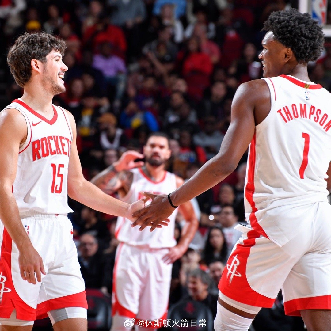 谢泼德和阿门同时上场后，比赛节奏加快，球的运转也更加频繁。这样一来，每次进攻都对