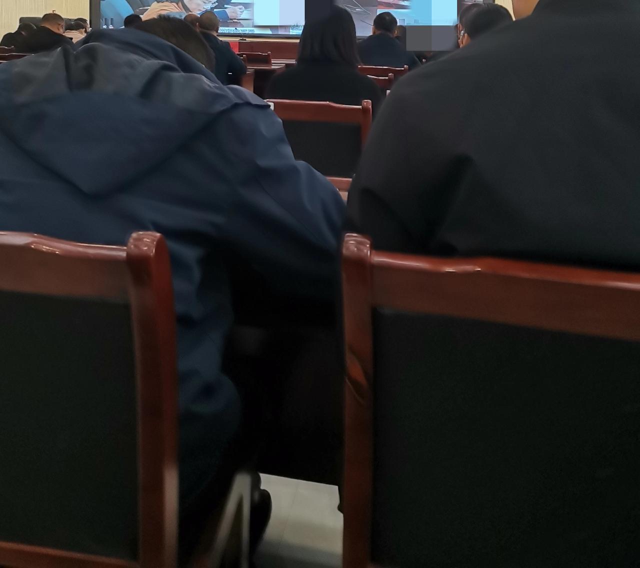 参加很多次教师培训，发现了一个规律，那些头衔多，学历高的教授上的讲座都不怎么好，