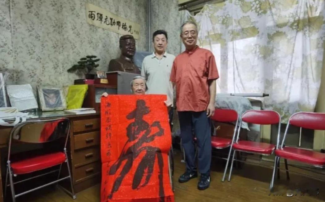2023年8月，邓稼先的妻子许鹿希，在北京60多平米的老房里度过95岁生日！没有