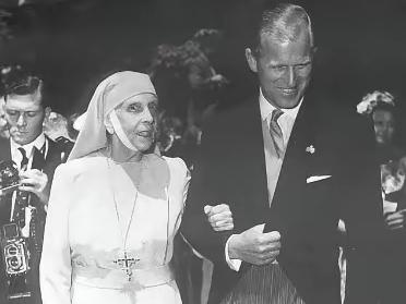 为何英王室选了菲利普，而不是其他王公贵族！英女王13岁时，就被安排好了另外一半