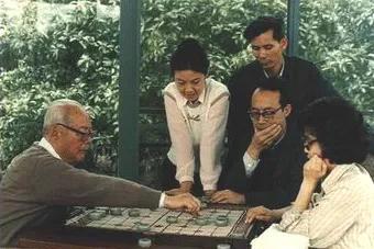 叶剑英是德高望重的元勋之一，他在八十多岁高龄时还曾写下“百年赢得十之八，老骥仍将