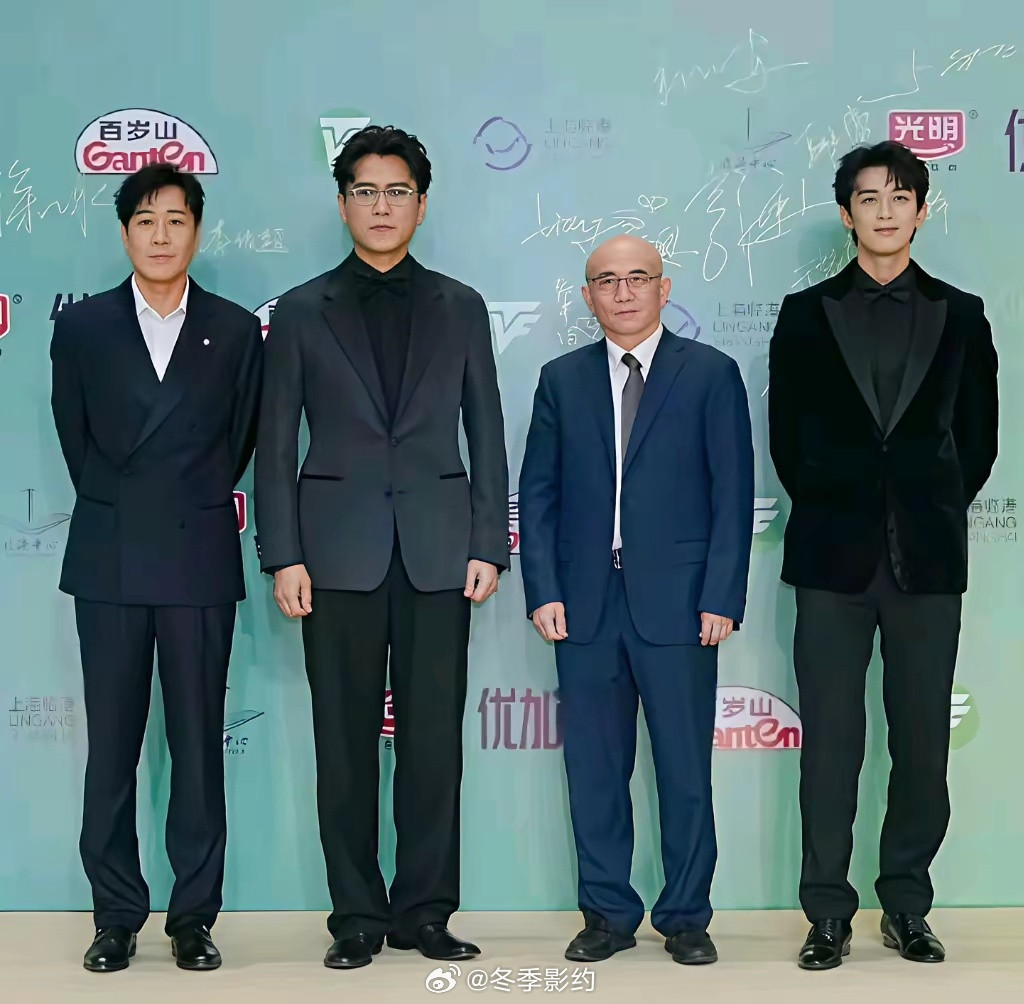 一直觉得179cm的于和伟胖瘦合度、衣着得体、走路带风、气场强大，可是同框183