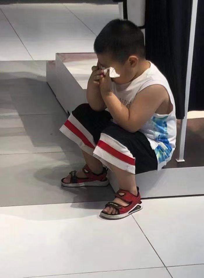 昨晚差点被儿子给气疯，儿子已经小学四年级，期中考试语文72，数学69，英语59！