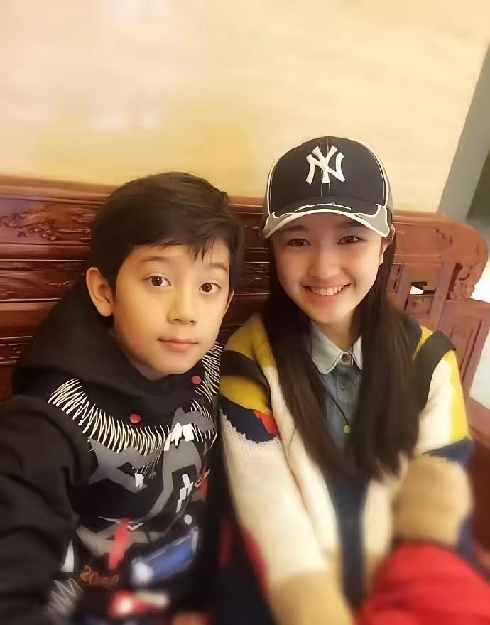 考古到了李兰迪林沐然陈哲远十年前的合照，定睛一看这不是随元青吗～原来他们早就认识