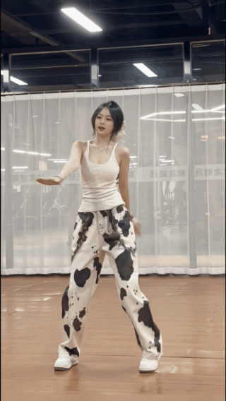 随便蹦两下，都能吸引几百个粉丝！