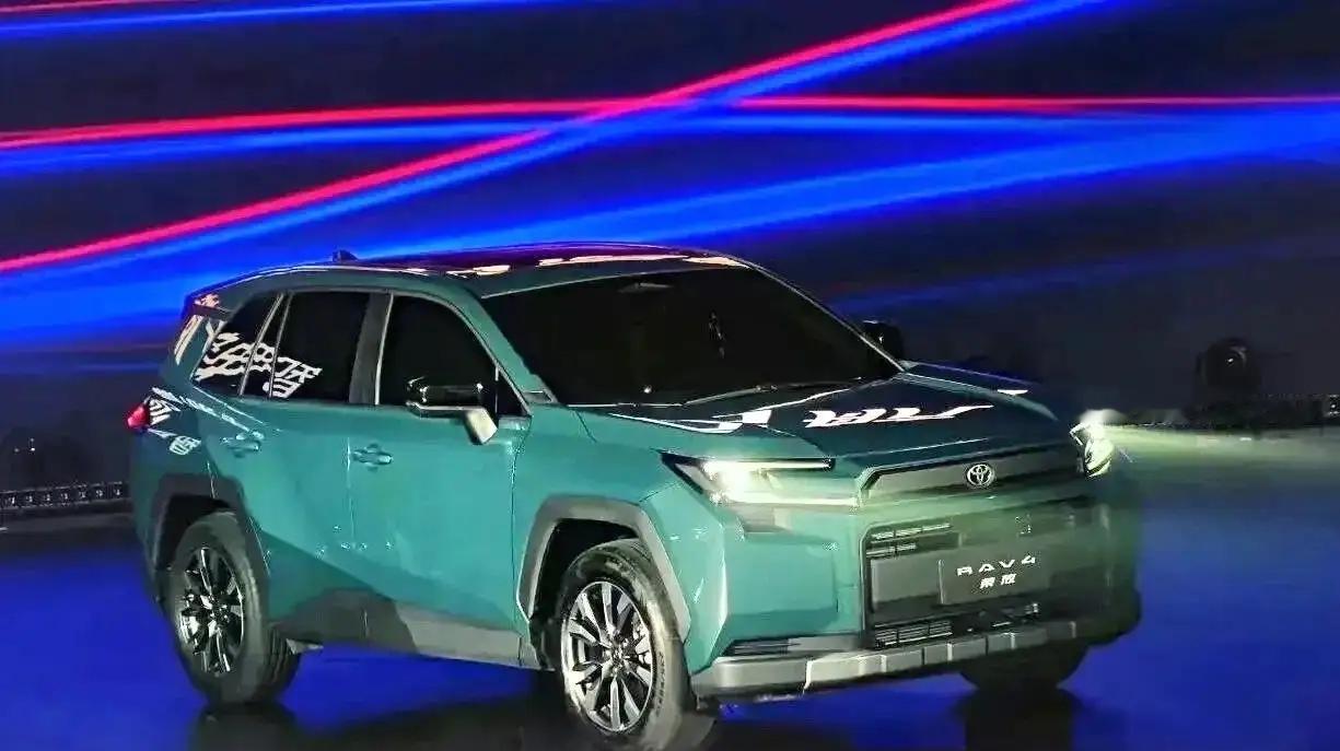 真没想到，丰田这是把中国消费者研究透了！1．要体面﹣﹣丰田凯美瑞2．要舒适﹣