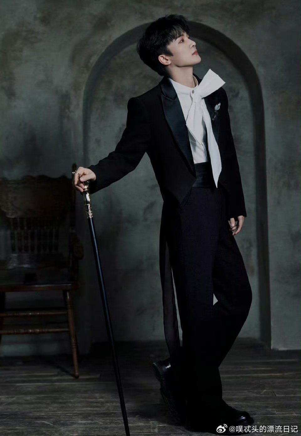 周深一人之下主题曲求真周深为《一人之下》动漫十周年打造的主题曲《求真》即将上线