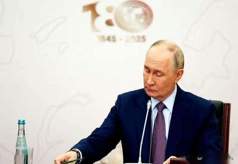 普京今天的表态，掰开揉碎了其实就三层意思：这场仗我眼看要收工了，到手的地盘没打算