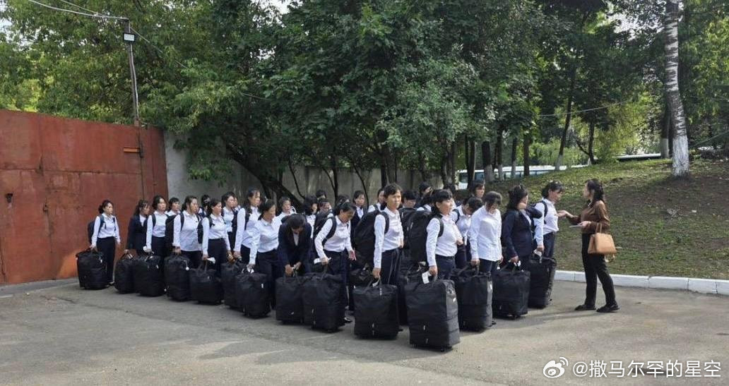 大批朝鲜女工正涌入俄罗斯。她们被安排在流水线、服装厂、厨房和农场工作，承诺的起薪