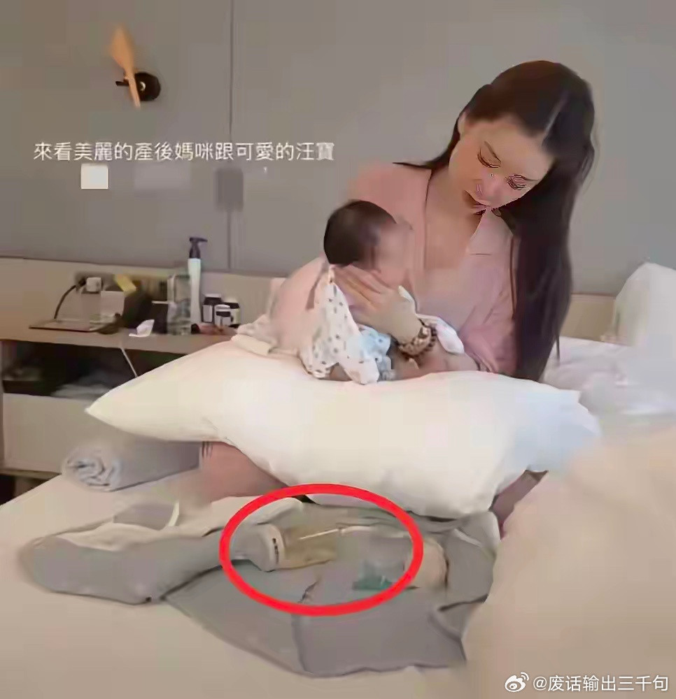所以说，当妈这事，真没个标准答案。马筱梅月子里的抱娃姿势被嘲不专业，手上戒指叮