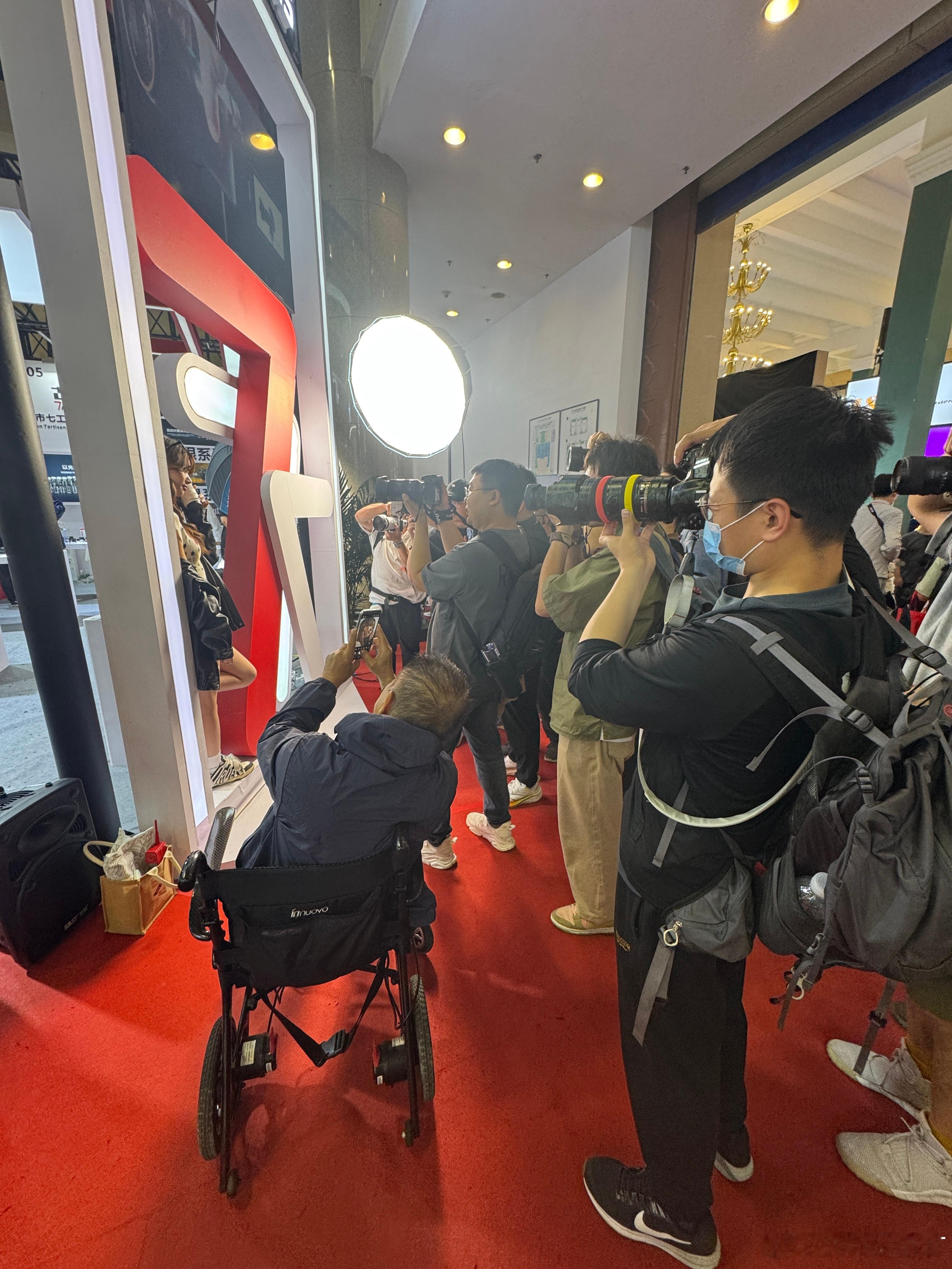 摄影好啊！摄影得学啊[赞][赞]pe展摄影​​​