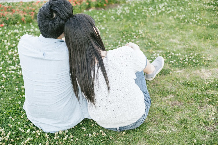现实中，有些女人敢跟男人发生肢体互动，或许也是暧昧的试探。这种女人，通常性格直