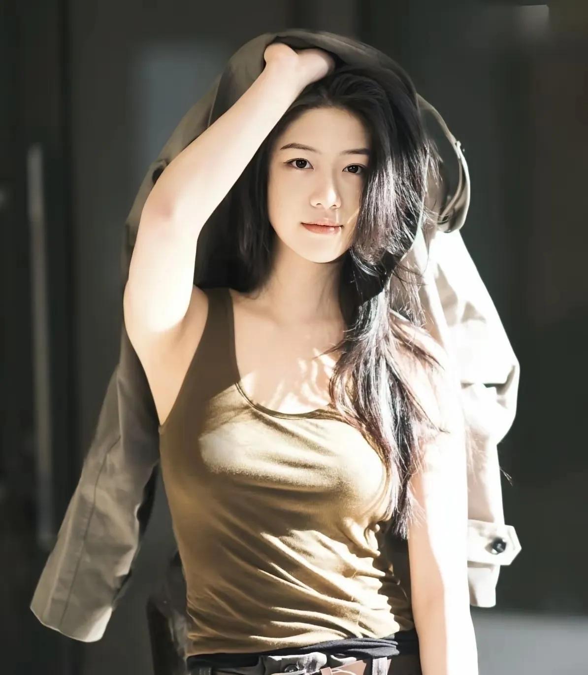 向涵之不需要道歉吧，都二十一世纪了，怎么还那么多枷锁。我感觉她和汤唯的气质很像