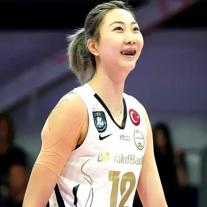欧冠联赛朱婷和袁心玥又给国家队出了一个难题2025年女排欧冠联赛