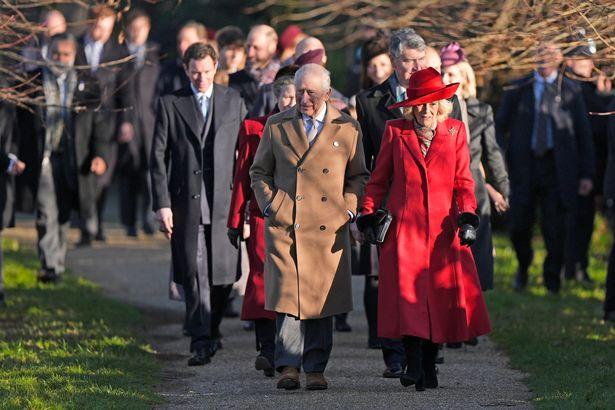 兄弟姐妹们取悦了观众-并且满载而归。七岁的路易斯从他父亲威廉王子那里接过
