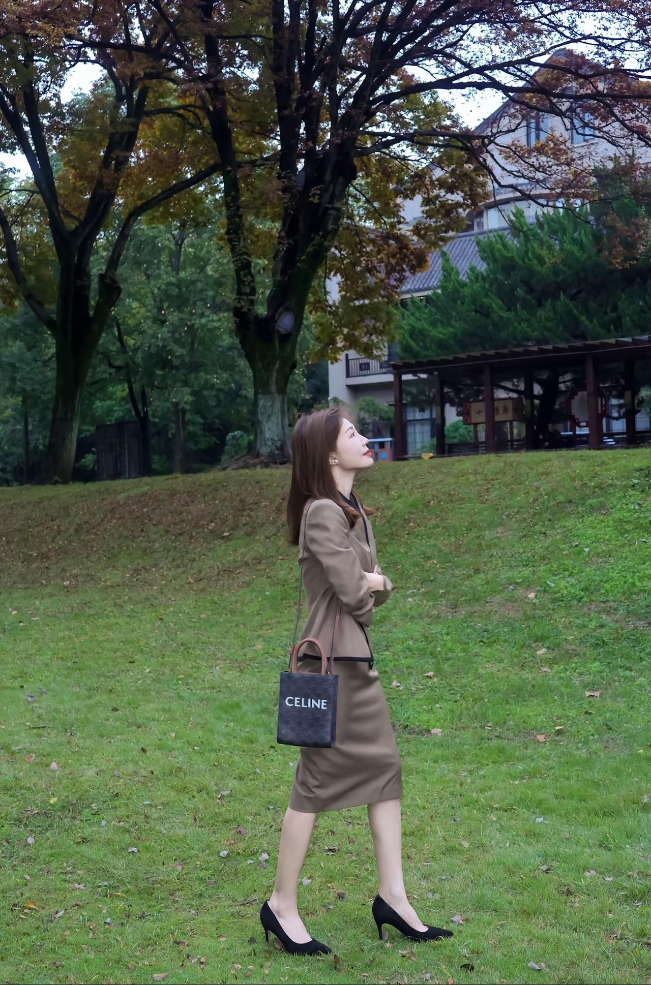 现在银行的业务也不好做，每天费破口舌可能还谈不成。银行行情