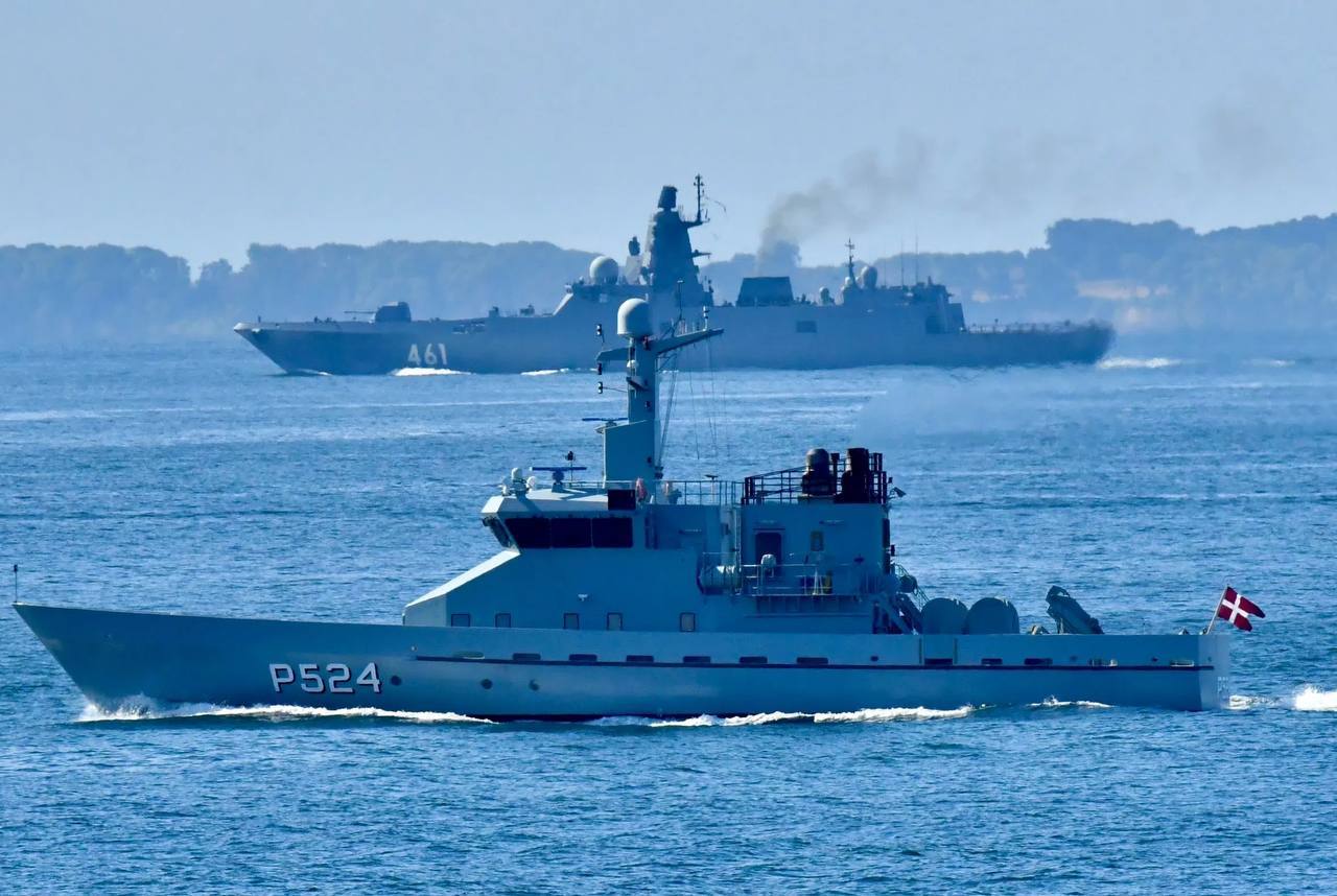 俄罗斯海军“卡萨托诺夫海军元帅”号导弹护卫舰组图，拍摄于费马恩海峡，目前该舰已返回北方舰队驻地。​