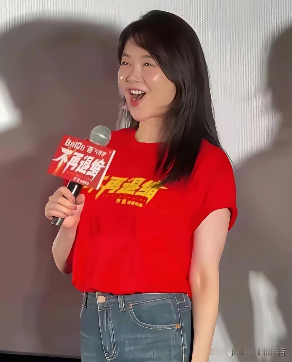 以前她算不上有多漂亮，但比很多女明星有气质，至少是自然的美，可惜现在变了，脸部都