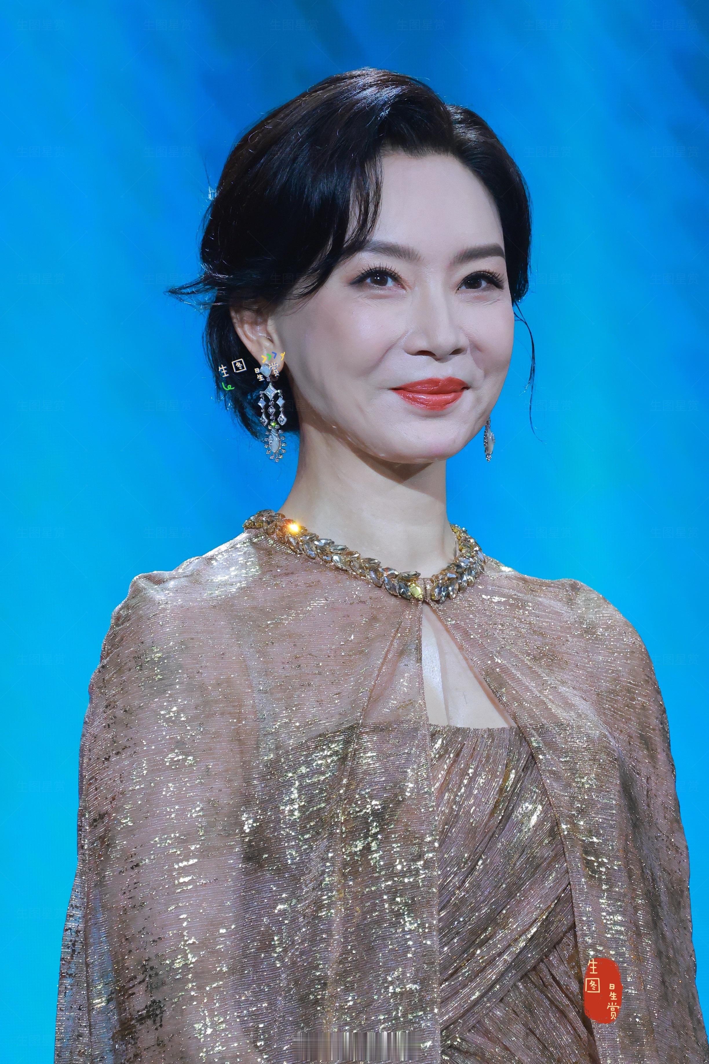 鎏金女王陈数，光彩照人✨中国影视之夜内场出图