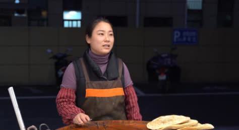“没人敢娶！”安徽，2022年，一33岁女子卖烧饼每天4点半起床，11点睡觉，每