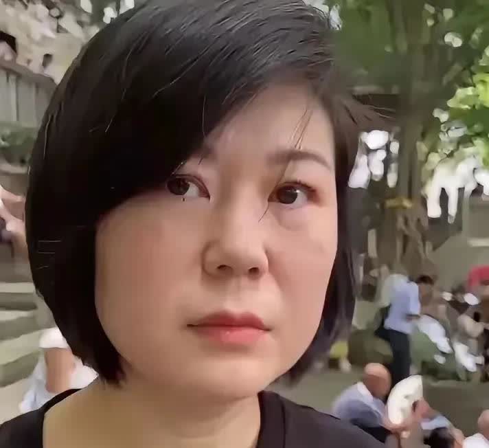 38岁的女子说她宁愿自己这颗白菜烂在地里边，她也不愿意将就。女子今年38岁了，硕