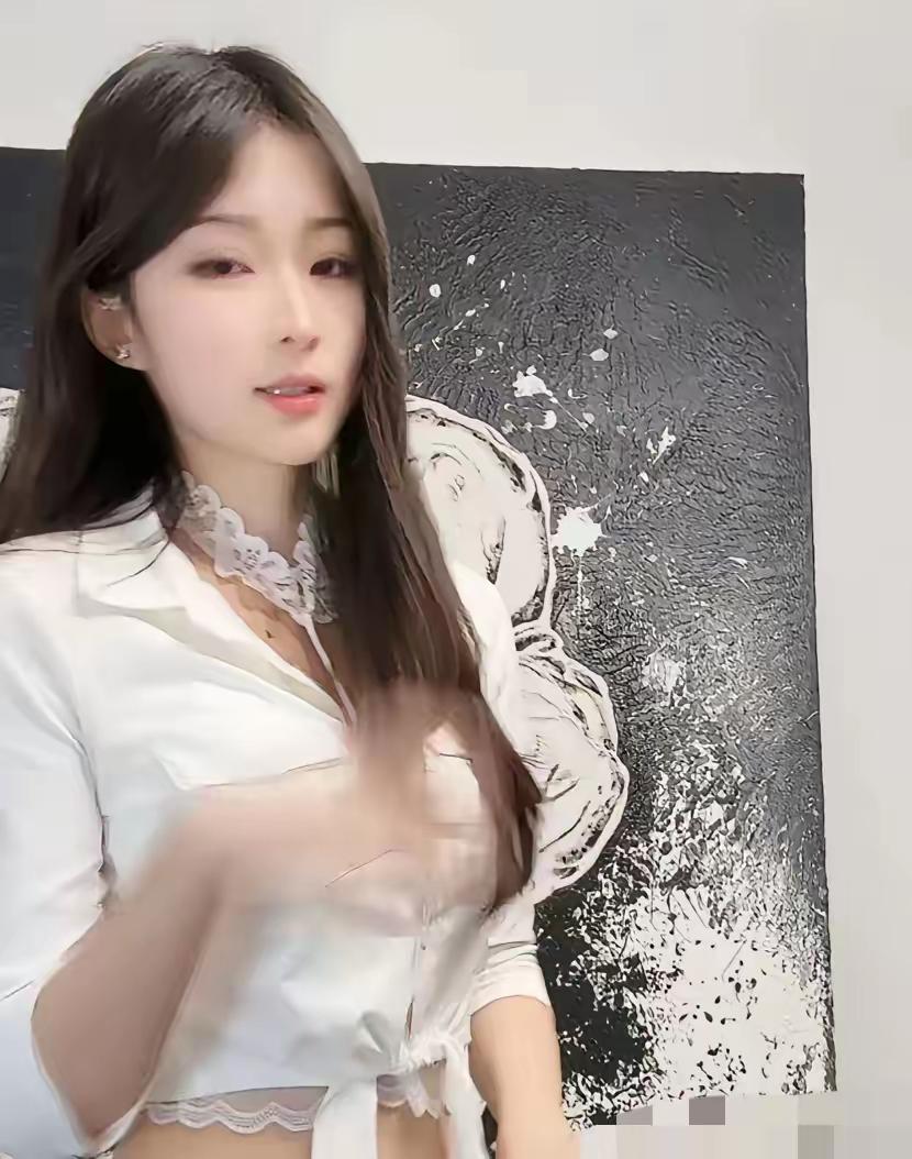 这么好看的一张脸，可惜了！这么好的大好前程，可惜了！1998年的女教师徐