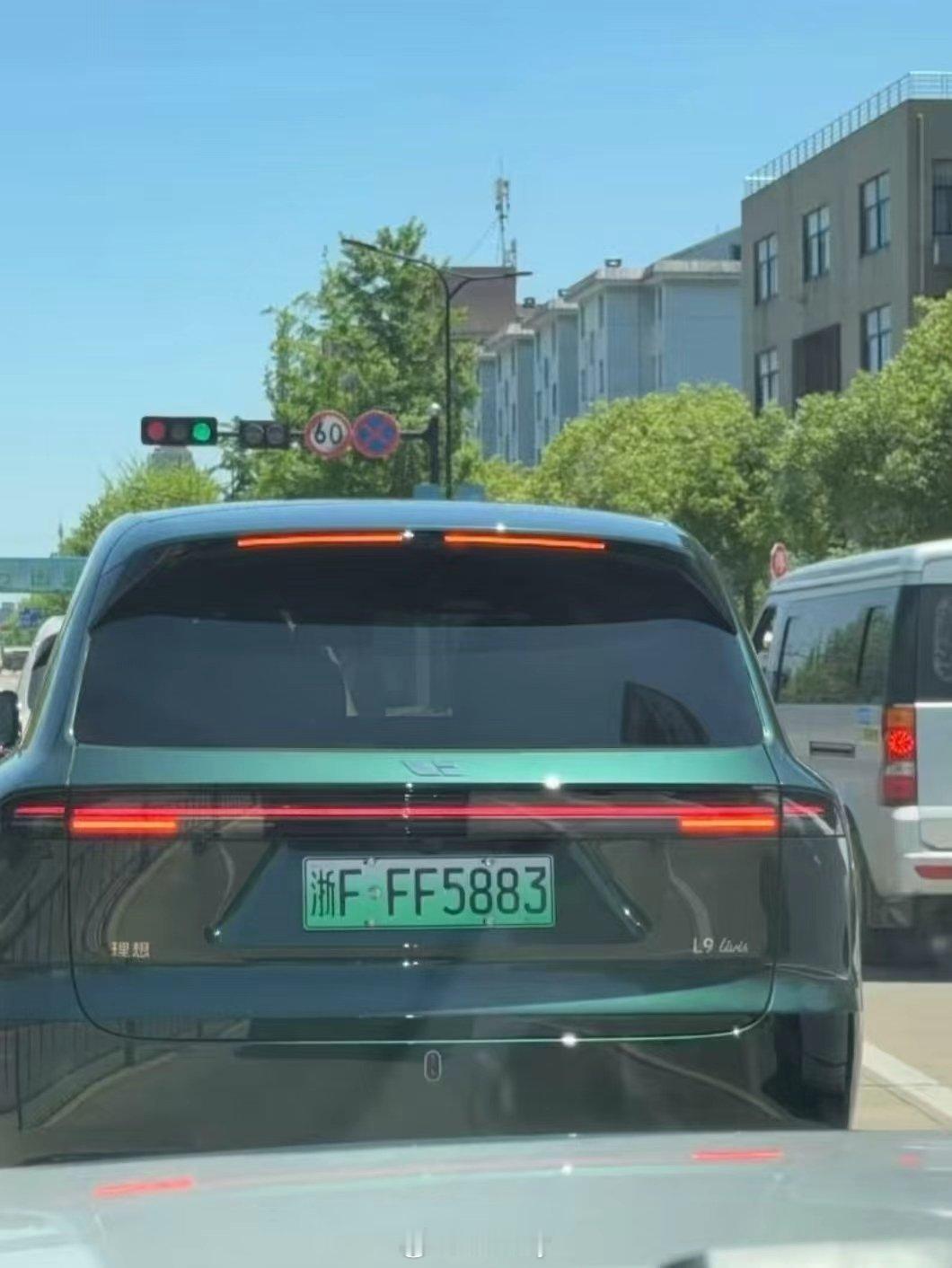 上完牌照的理想L9Livis出街了？？？理想汽车