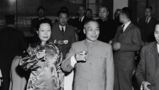 1965年，曾经的桂系将领李宗仁终于回到了祖国，回来后毛主席接见了他，期间毛主席