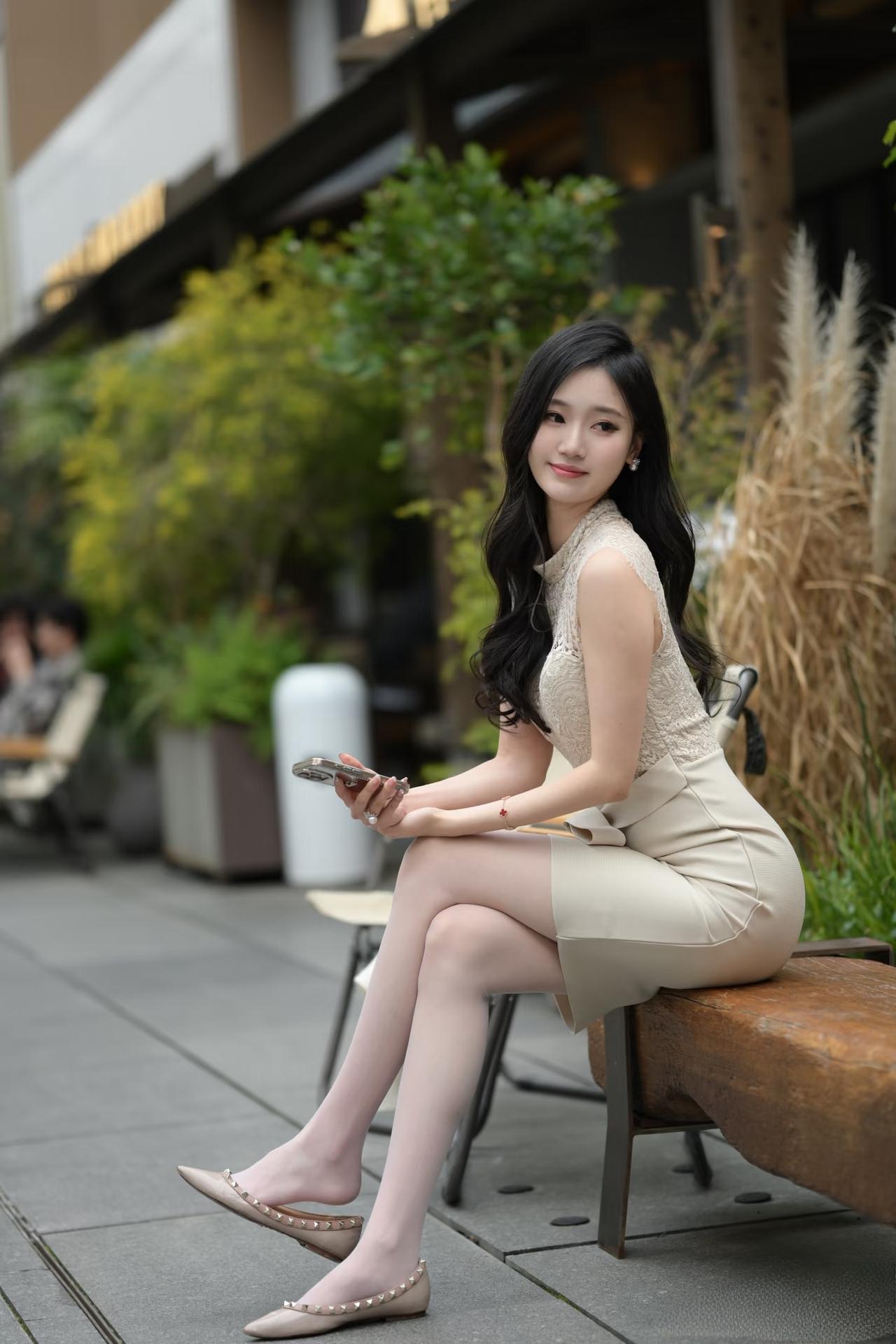 你喜欢哪一种气质的美人?温婉优雅知性气质的美女，非常令人喜欢。