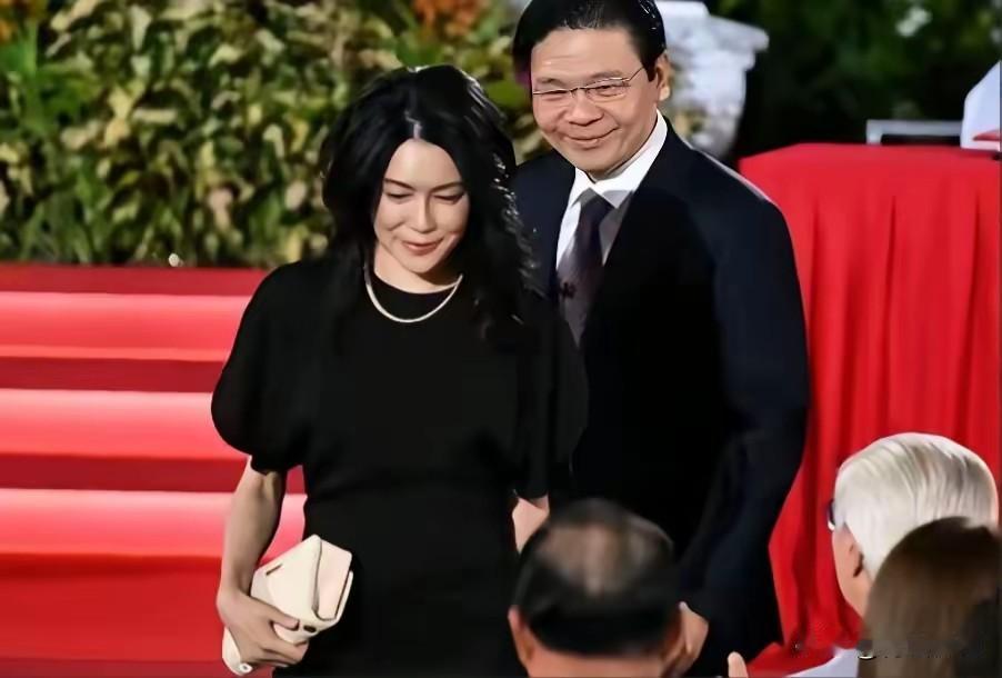 黄循财这话被传得有点变味了。我查了查新加坡政府的公开表态，人家实际说的是会遵循多