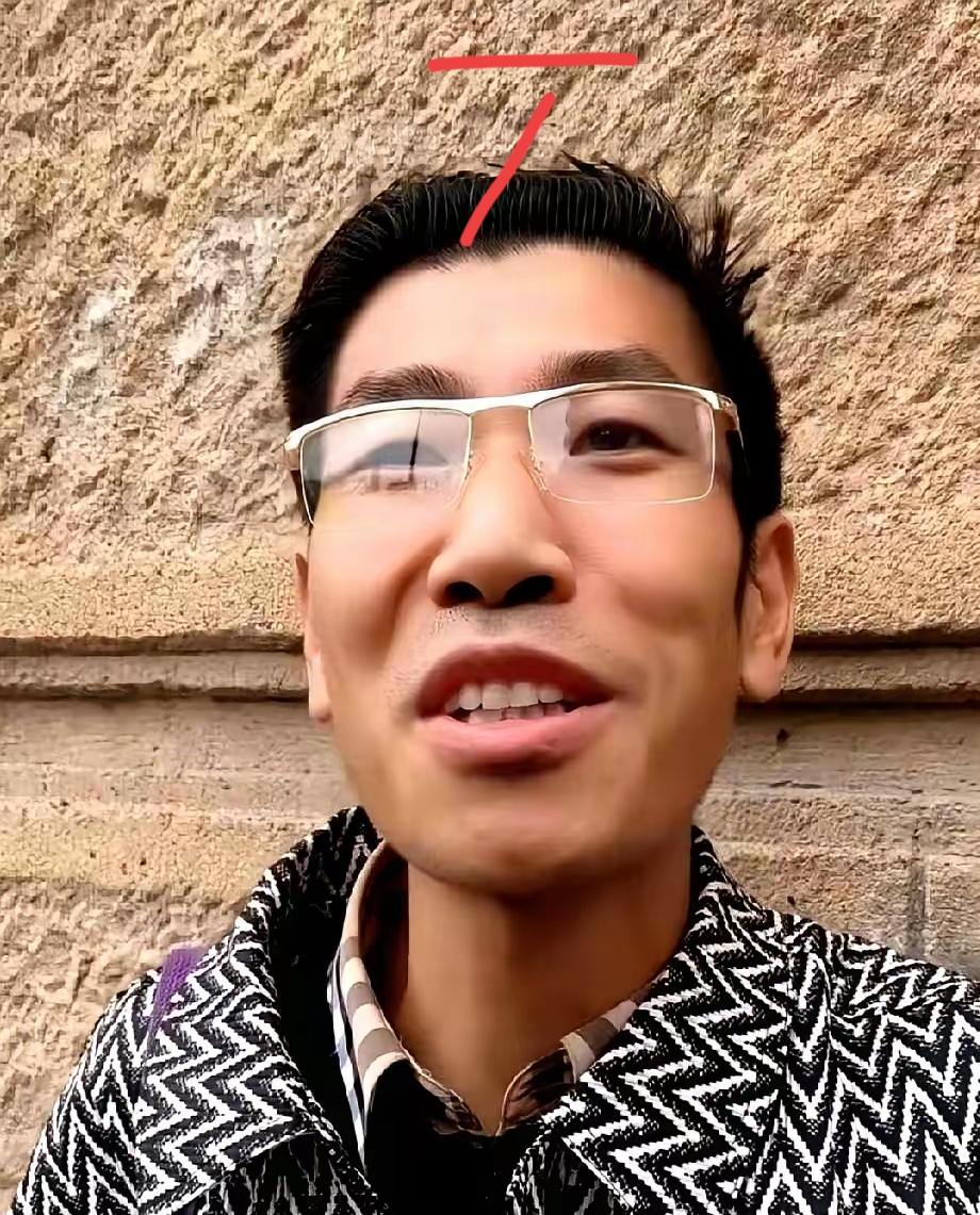 每月给老妈转8万5，就为让她安心搓麻将、抽“和天下”。北京金融圈这瓜，直接把网友