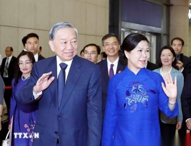 摊牌了！苏林前脚刚登上回国的火车，后脚中越联合声明就砸下来，铁路、矿产、核安全、