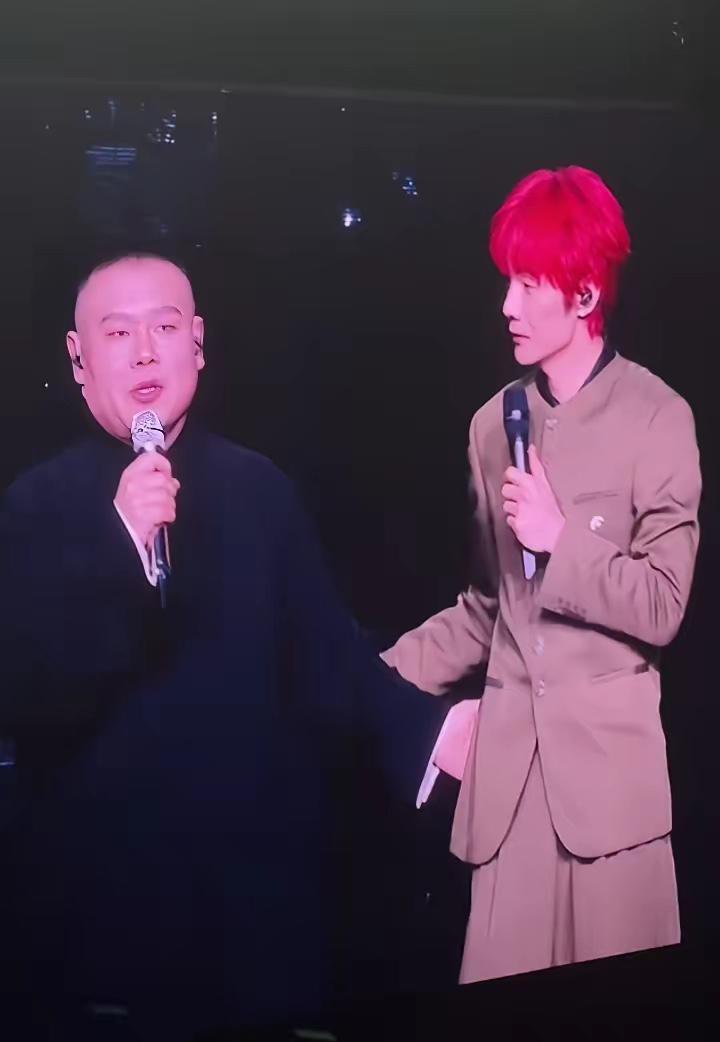 【著名歌手李荣浩助阵岳云鹏，这样的人缘是成功的基础，你怎么看？】27日，著名歌