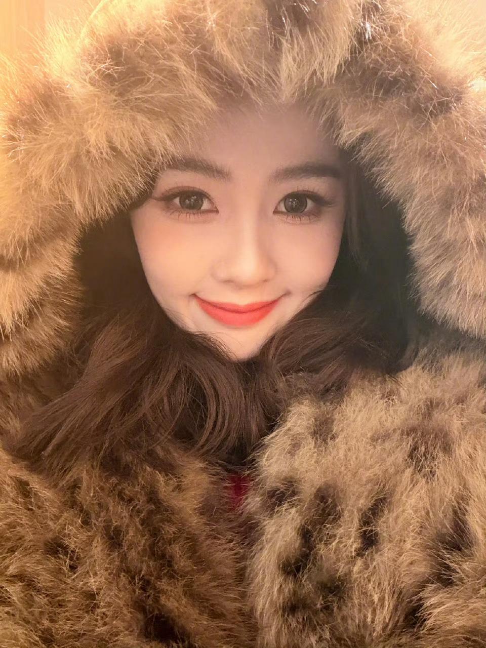 白鹿毛绒大衣自拍白鹿毛绒娃娃白鹿穿毛绒大衣自拍🈶白鹿