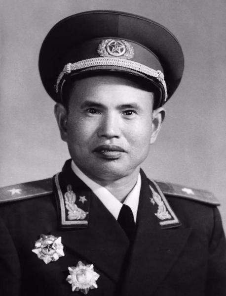 1941年，王耀南在勘察黄崖洞路上，随手击毙一头野狼，身边参谋毫不知情，数月后日