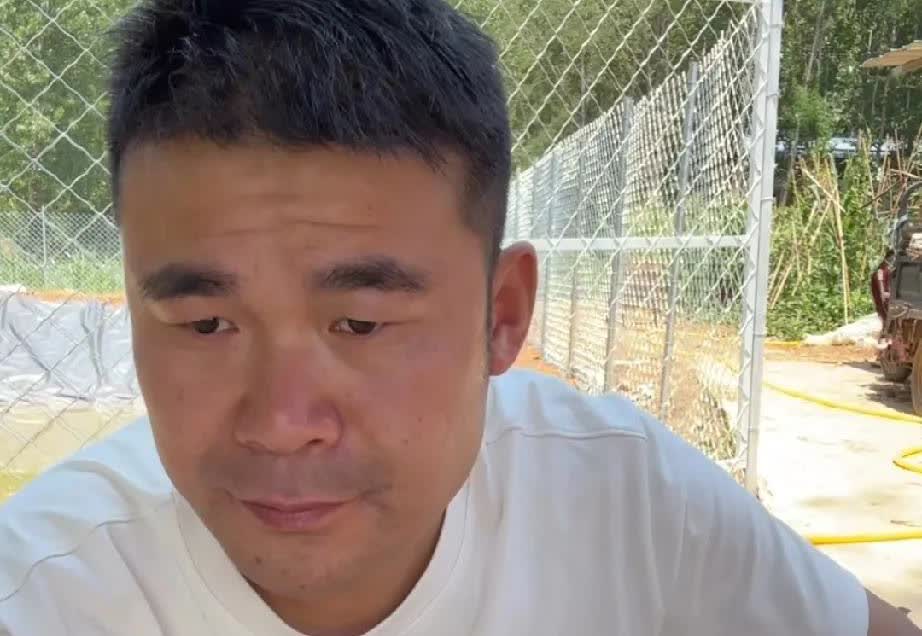 李佳做事不跟阿杜商量！阿杜今天又跟大家聊天了，总是时不时地开播，今天阿杜求助