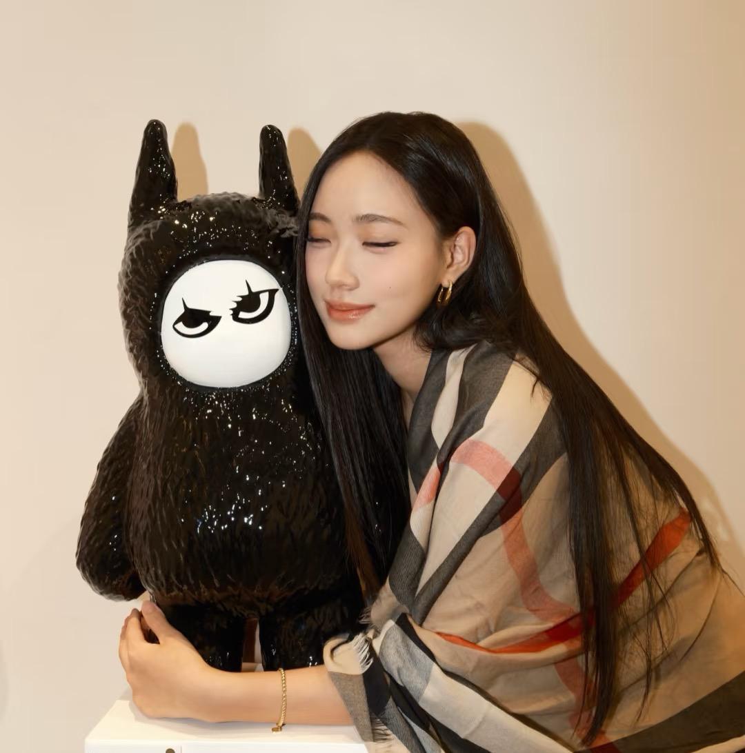 小S二女儿这画展某些作品也太像labulu了吧，这真的不算抄袭和侵权吗？感觉