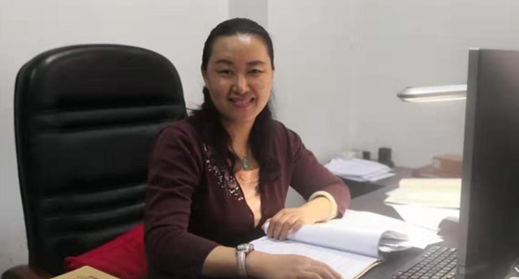 太暖了！这才是好法官！山东“于十万”蹲下来跟百姓说话于十万这个法官